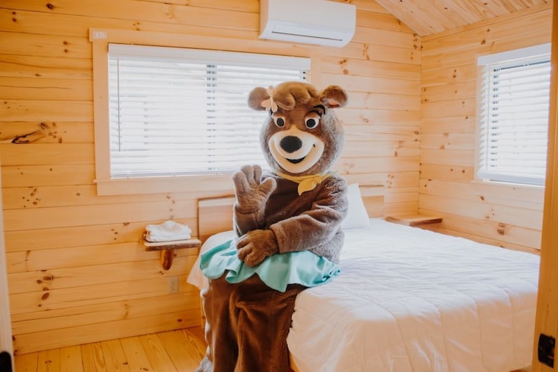 Cindy Bear™ Deluxe Cabin ADA-6